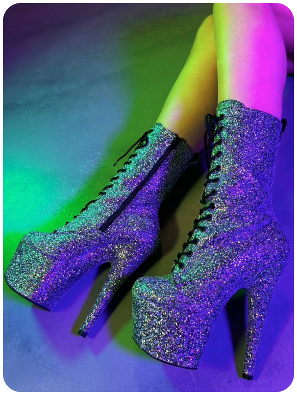 Rivenditori Ufficiali Pleaser® le calzature dedicate alla Pole Dance Exotic. Demonia Cult® le calzature alternative.